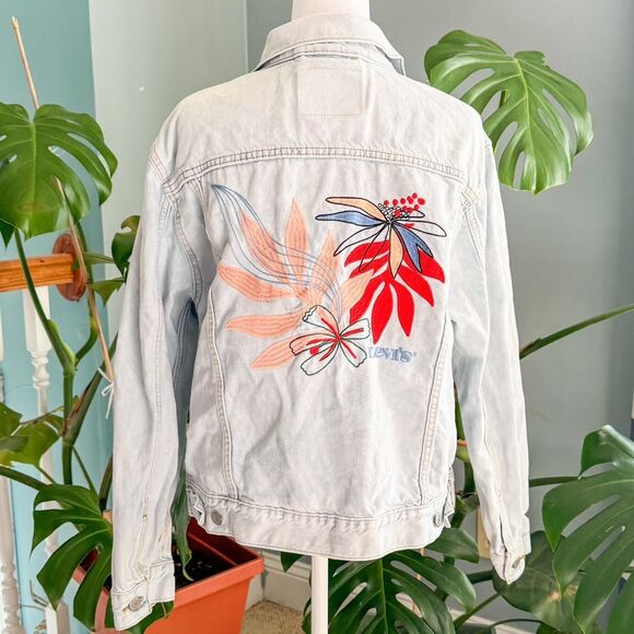 Levi’s light wash denim jacket with floral embroidery on the back. Size large